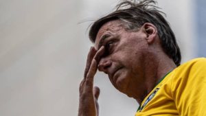 Polícia Federal indicia Bolsonaro e aliados por fraude ao cartão vacinal contra Covid-19