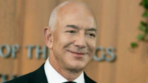 Jeff Bezos retoma 2º lugar entre os mais ricos e ultrapassa Elon Musk