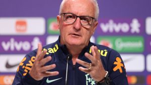 Dorival Júnior comenta sobre casos de Robinho e Daniel Alves