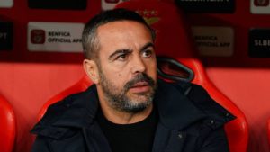 Botafogo acerta com técnico português e tem novo comandante