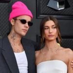 Hailey, a esquerda e Justin Bieber, a direita