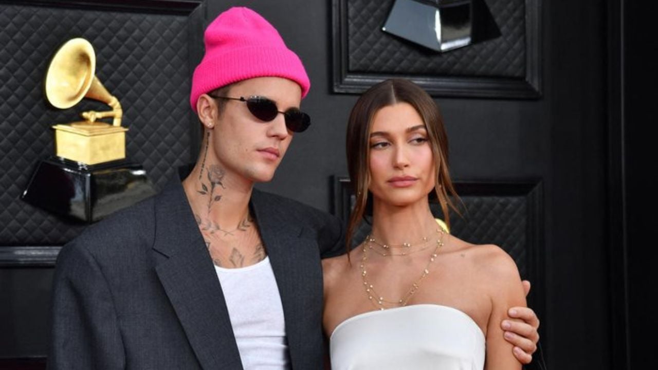 Hailey, a esquerda e Justin Bieber, a direita