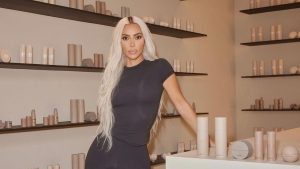 Kim Kardashian enfrenta processo por promover réplicas de designer americano