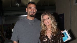 Letícia Spiller e ex-bbb Nizam aparecem em clima de romance no Lollapalooza 2024