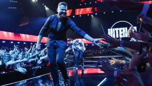 Durante gravação de DVD, Zé Neto cai de palco e assusta fãs