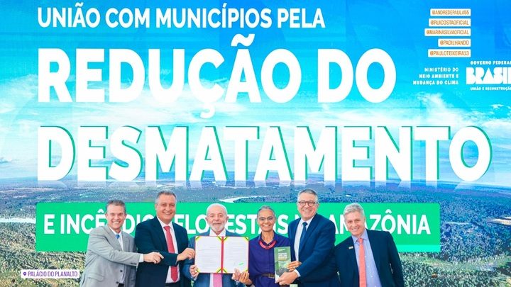 Lula-anuncia-entrega-de-R-730-milhoes-para-municipios-na-Amazonia-combaterem-o-desmatamento-1