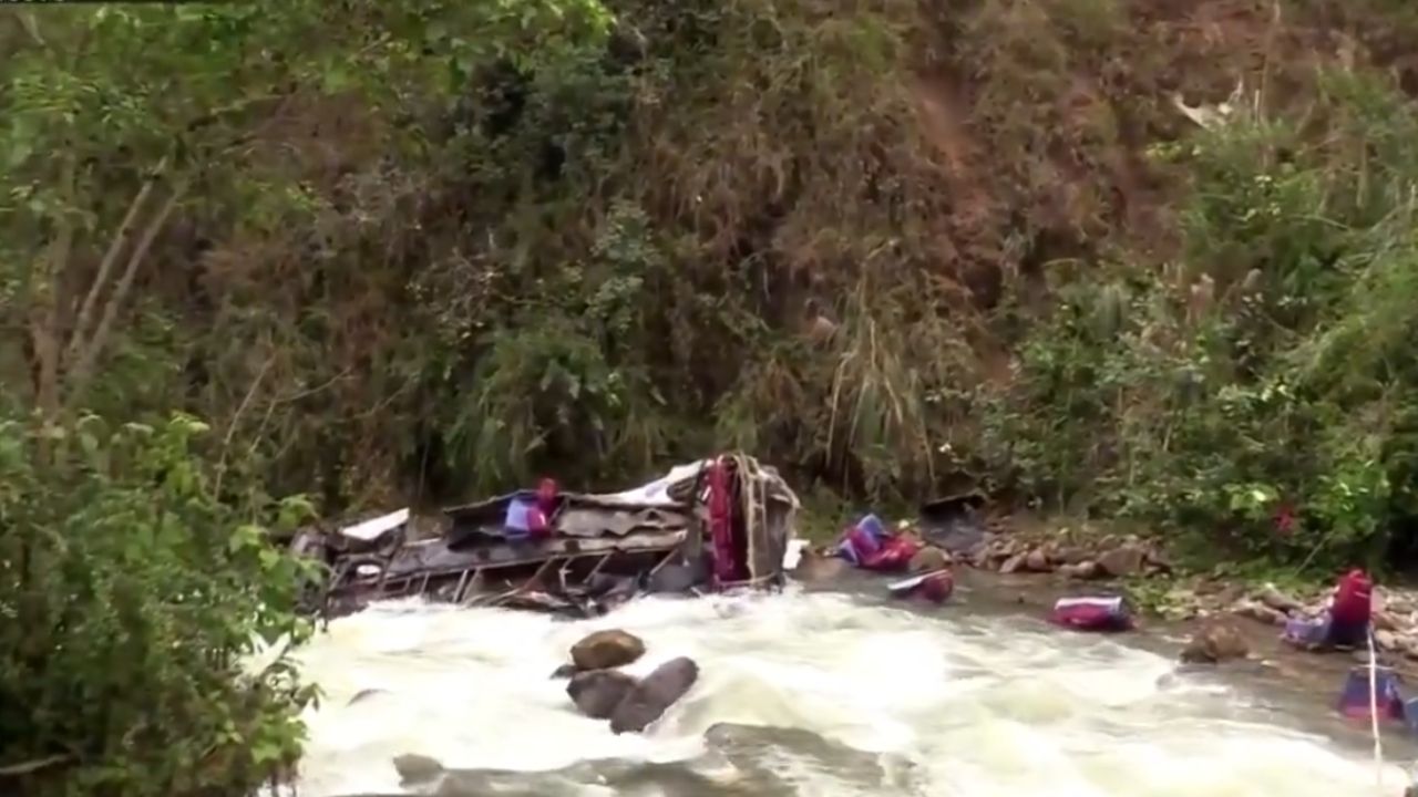 Acidente com ônibus no Peru.