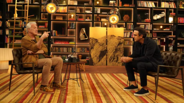 Tadeu Schmitd e Pedro Bial são surpreendidos por plateia de Ex-BBBs em gravação de entrevista para 'Conversa com Bial'