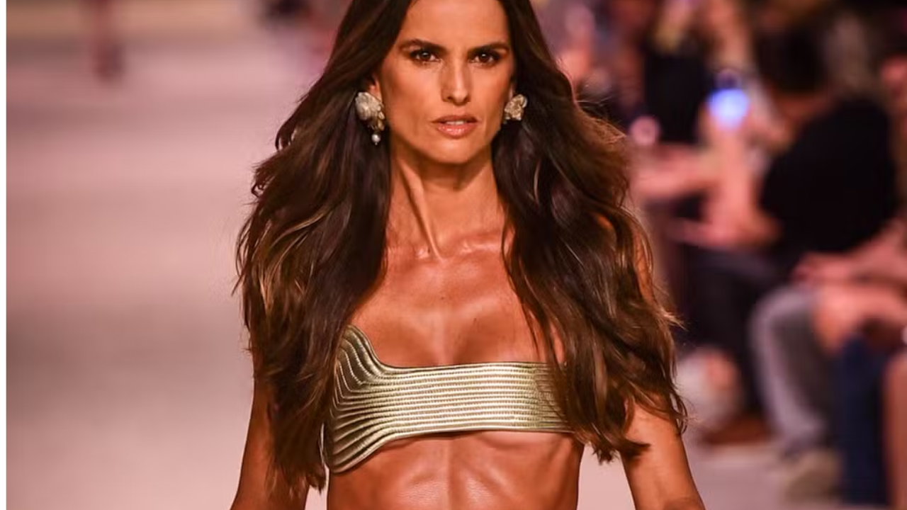 Izabel Goulart em desfile