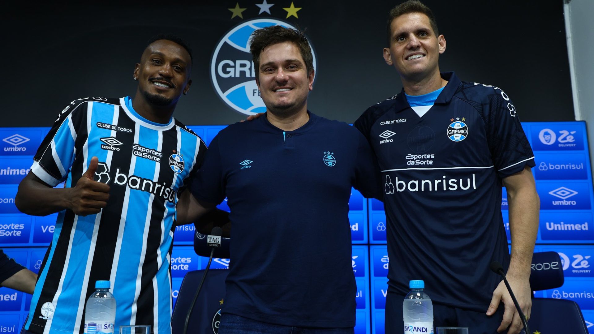 Apresentação de Edenilson e Rafael Cabral no Grêmio (Reprodução/X/Gremio/Rodrigo Fatturi)