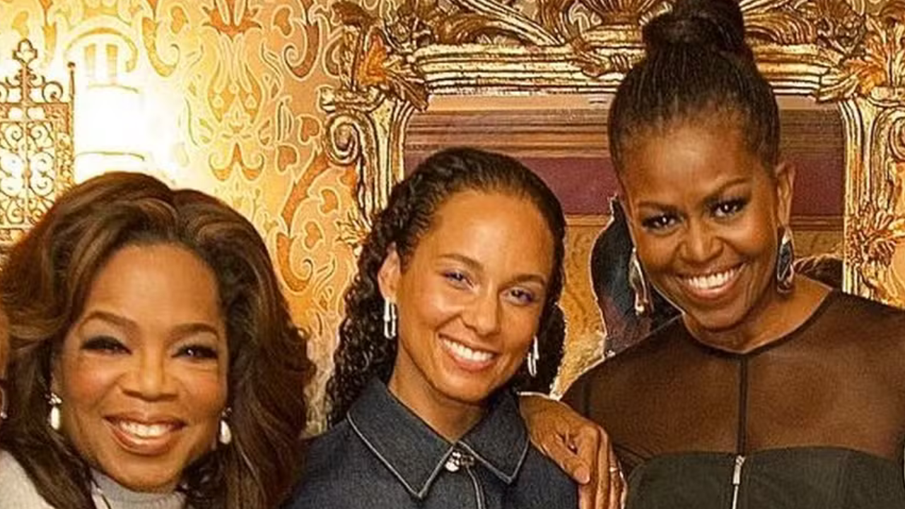 Alicia Keys acompanhada de celebridades no teatro da Broadway como Oprah Winfrey e Michelle Obama