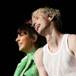 Charli XCX e Troye Sivan no palco (Reprodução/Craig Barritt/Getty Images)