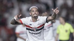 Luciano comemora primeira vitória do São Paulo no Brasileirão