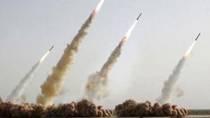 Irã lança dezenas de mísseis contra Israel em retaliação