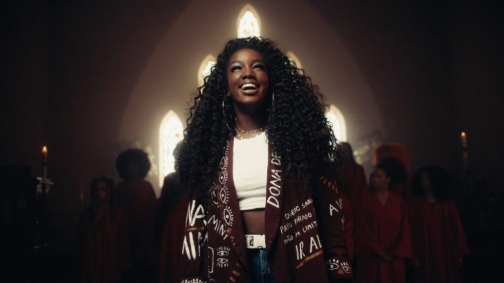 Iza revela planos de parceria com Ludmilla: “Rompeu barreiras”