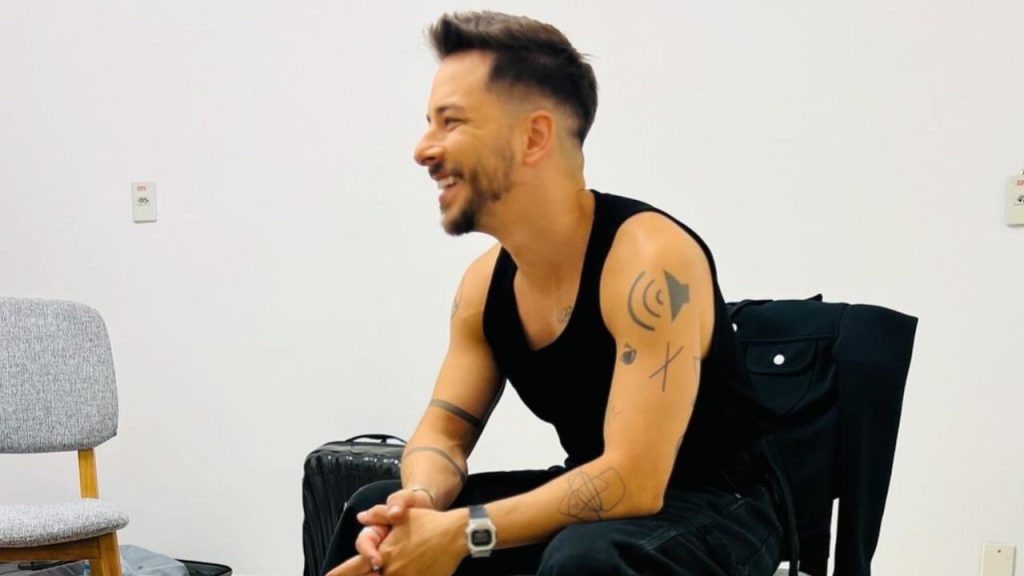 Junior se emociona ao falar sobre afastamento da música