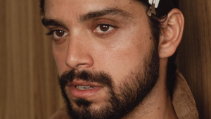 Rodrigo Simas fala sobre as mudanças ao assumir ser bissexual