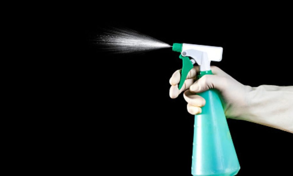 Venda de álcool 70% é proibida no Brasil