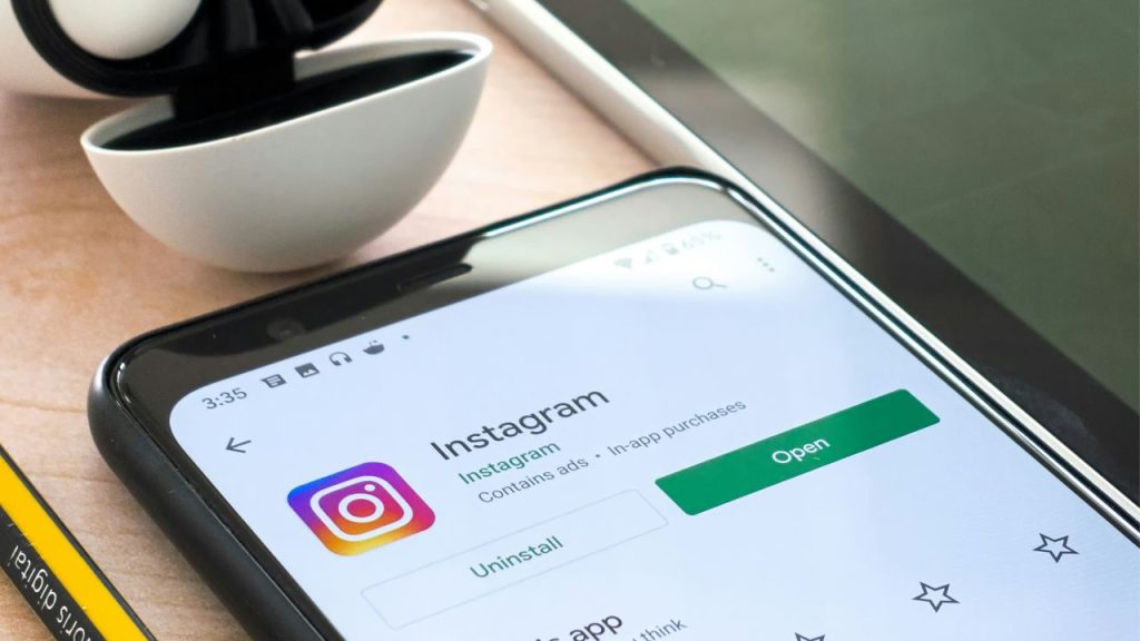 Meta testa recurso de desfoque em  mensagens diretas do Instagram que possuam nudez 