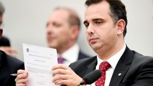 Presidente do Congresso coloca regulamentação das redes em pauta novamente