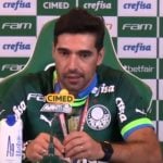 Abel Ferreira dando entrevista