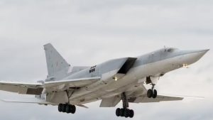 Ucrânia derruba avião russo bombardeiro pela primeira vez na guerra