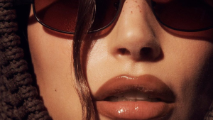 Maquiagem e estilo: tons terrosos são a aposta de beleza para 2024