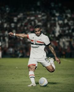 André Silva lidera escalação enquanto São Paulo finaliza preparativos para o Choque-Rei