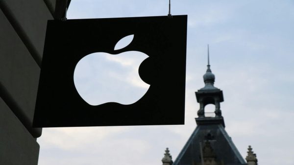 Apple retira WhatsApp e Threads da China após determinação judicial