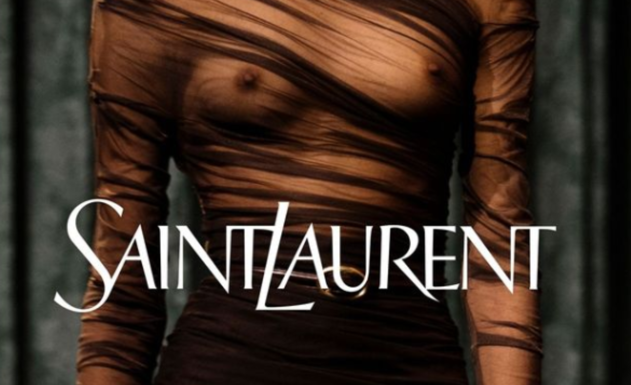 Exposição de peças transparentes museu Saint Laurent