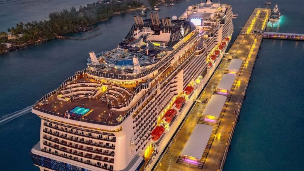 Brasileiros ficam presos em navio de cruzeiro na Espanha