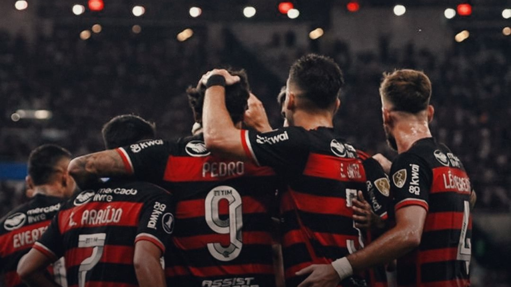 Flamengo vence e assume liderança na fase de grupo da libertadores