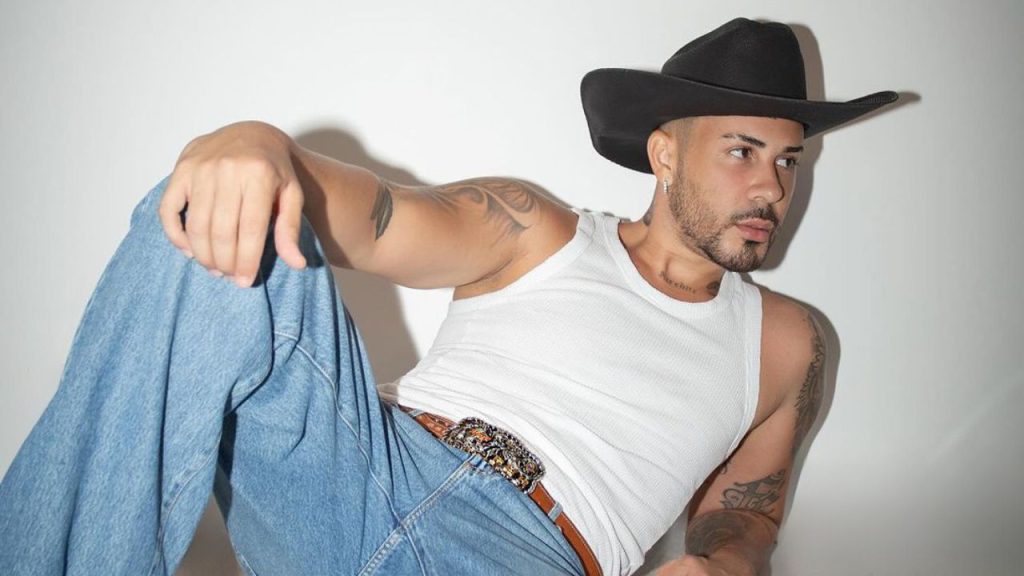 Sêmen de salmão, lifting de vampiro e picadas de abelha: conheça os tratamentos estéticos bizarros dos famosos 