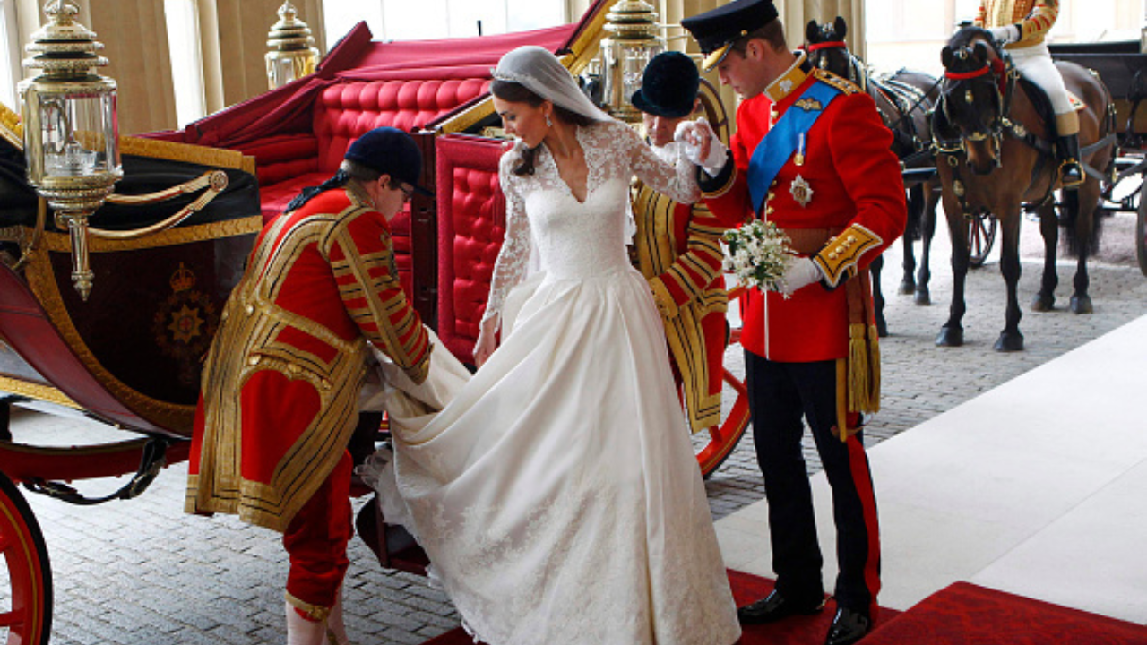 Confira detalhes do vestido de noiva de Kate Middleton