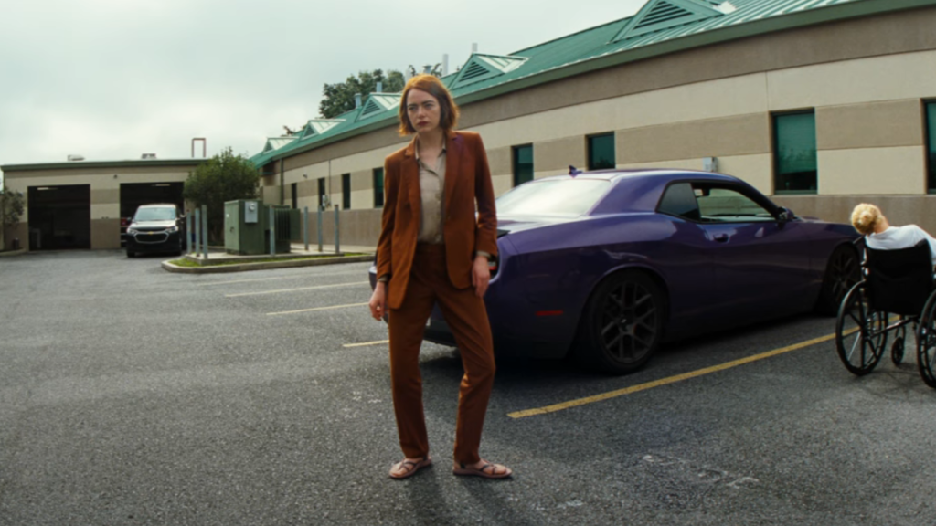 Novo teaser de Kinds of Kindness traz Emma Stone em dança excêntrica