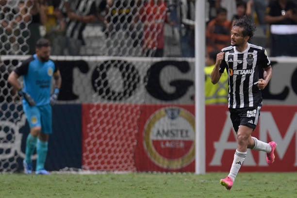 Gustavo Scarpa marca seu primeiro gol na Libertadores pelo Atlético MG