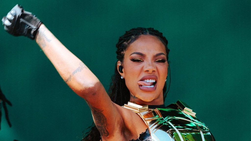 Ludmilla brilha de novo no Coachella e protagoniza momentos românticos com Brunna Gonçalves