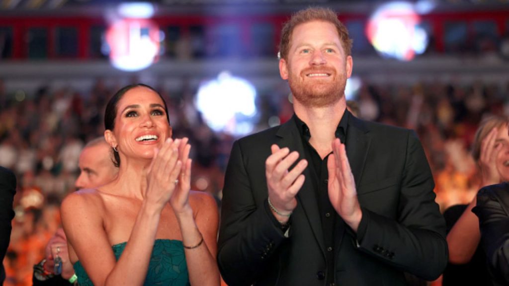 Meghan Markle e Príncipe Harry são anfitriões de evento de arte africana