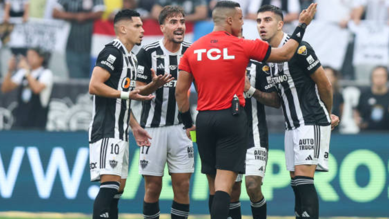 Árbitro no jogo Corinthians vs Atlético MG