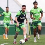 Jogadores do Palmeiras em treinamento