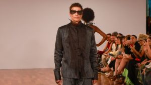 SPFW: desfile de Lino Villaventura conta com famosos nas passarelas