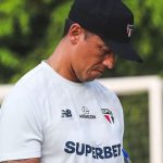 Thiago Carpini em treino do São Paulo