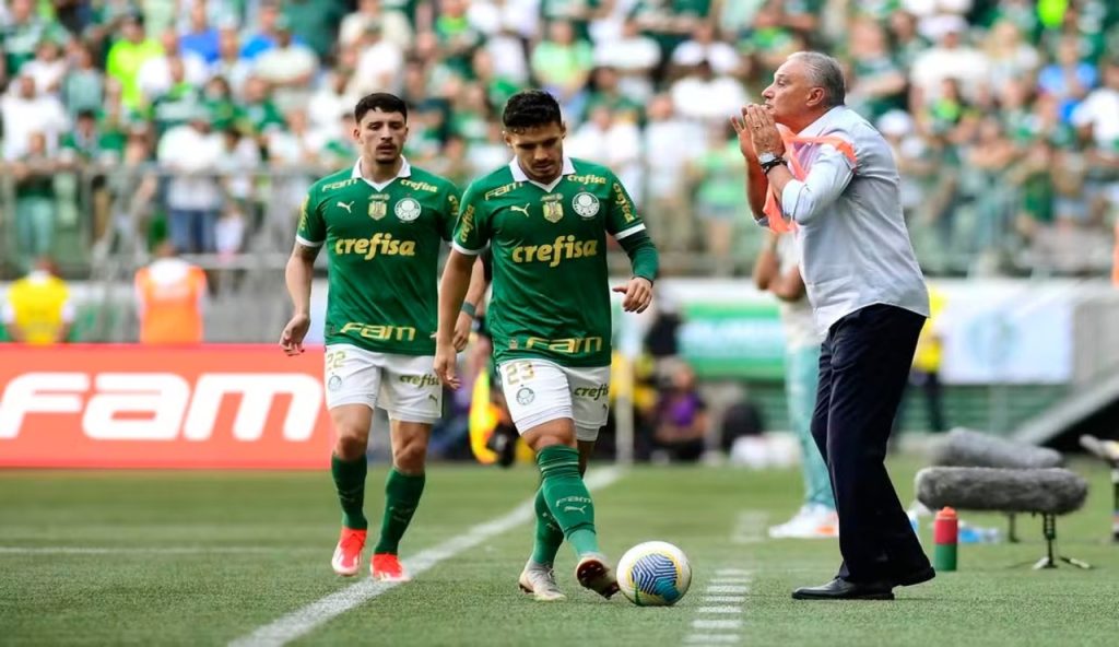 Palmeiras se posiciona após depoimento de Tite sobre cusparada