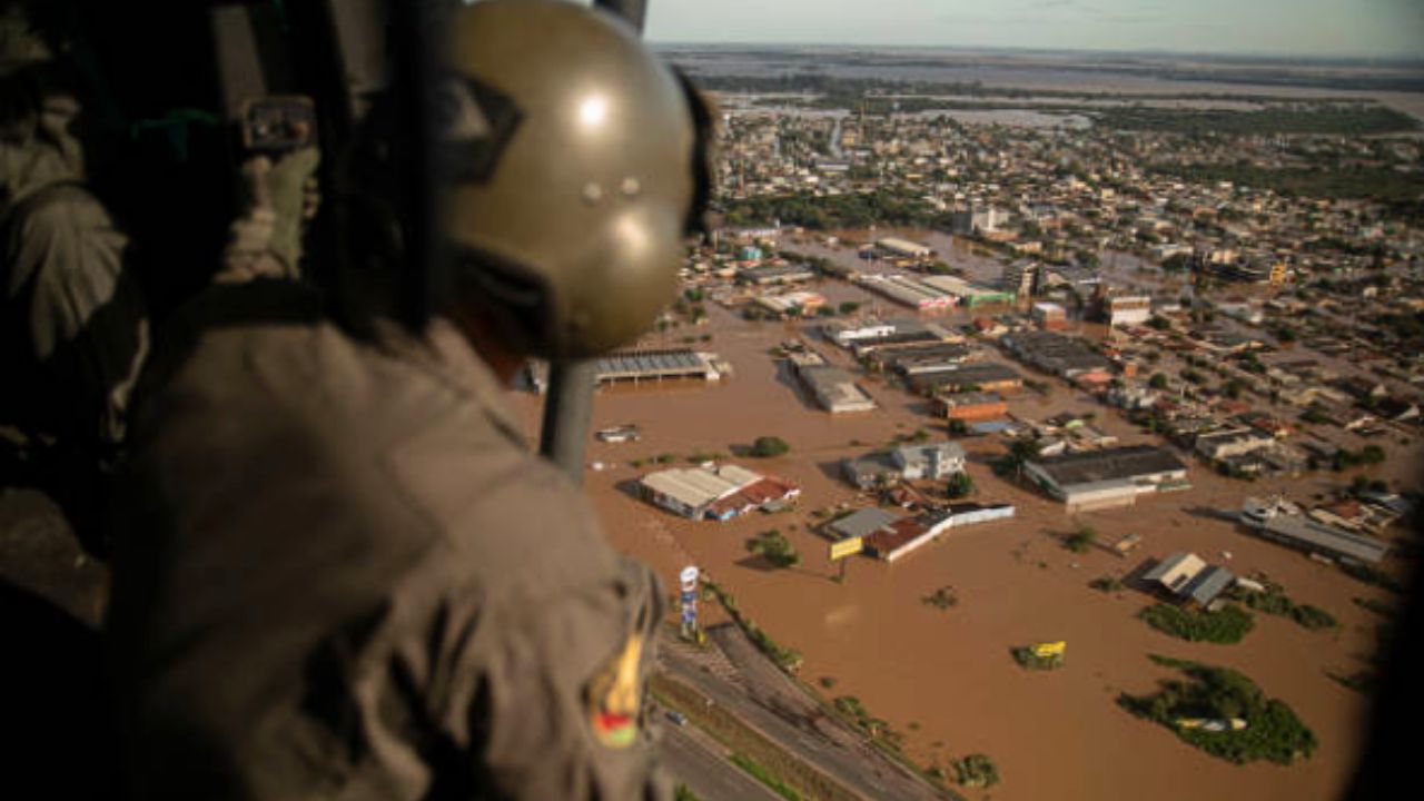 Governo adota medida provisória devido ao fechamento do aeroporto na capital do estado