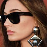 Colaboração entre Ray-Ban e Saint Laurent lança “óculos super preto”