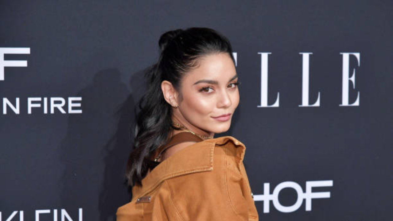 Vanessa Hudgens exibe o barrigão de grávida e se declara ao marido