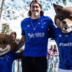 Cássio-e-os-mascotes-do-Cruzeiro.