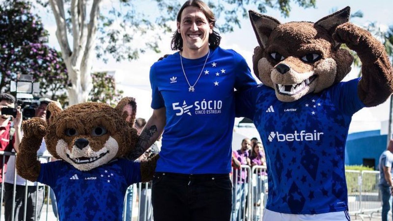 Cássio-e-os-mascotes-do-Cruzeiro.