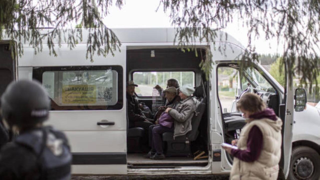 Resgate de civis em Vovchansk, na Ucrânia