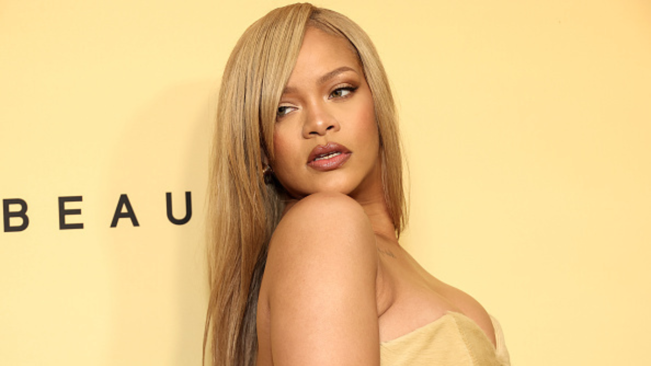 Em jantar com A$AP Rocky, Rihanna ousa com look transparente